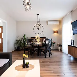https://new-superior-apartment-sincic.in-istria.net